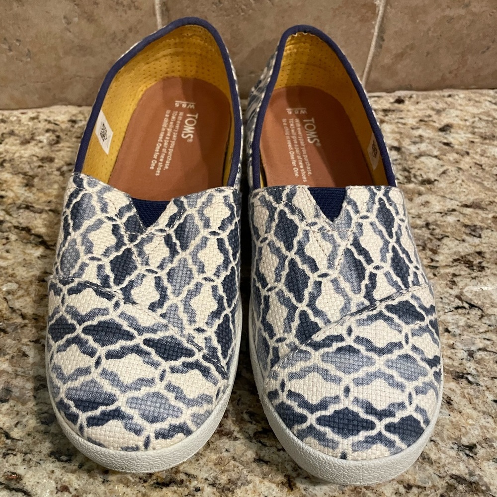 Toms canvas flat size 8.5 Blue/white EUC